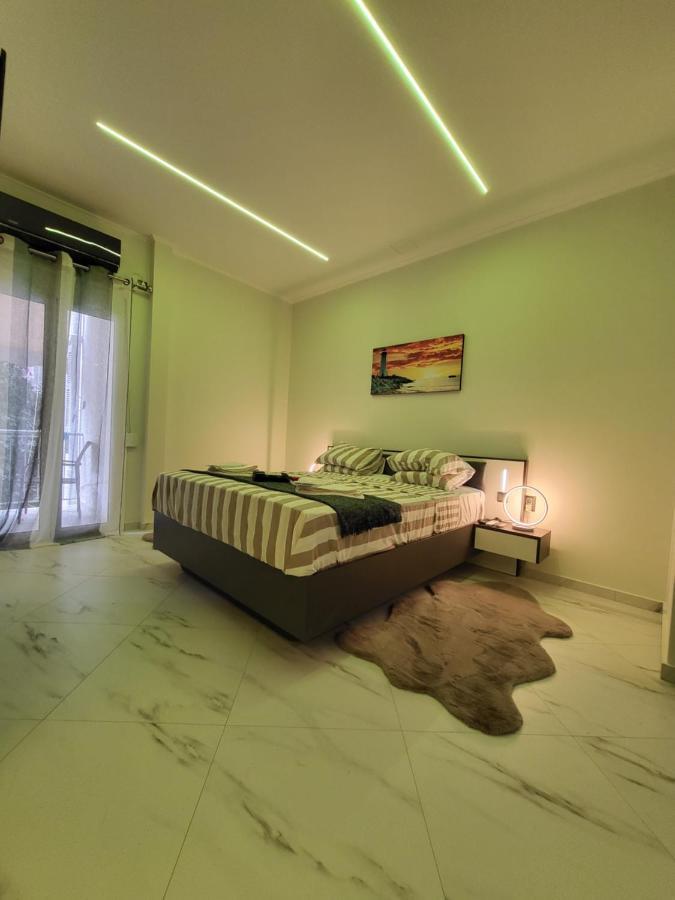 Romantic Deluxe Svite Wise Jacuzzi And Sauna Athens Exterior photo
