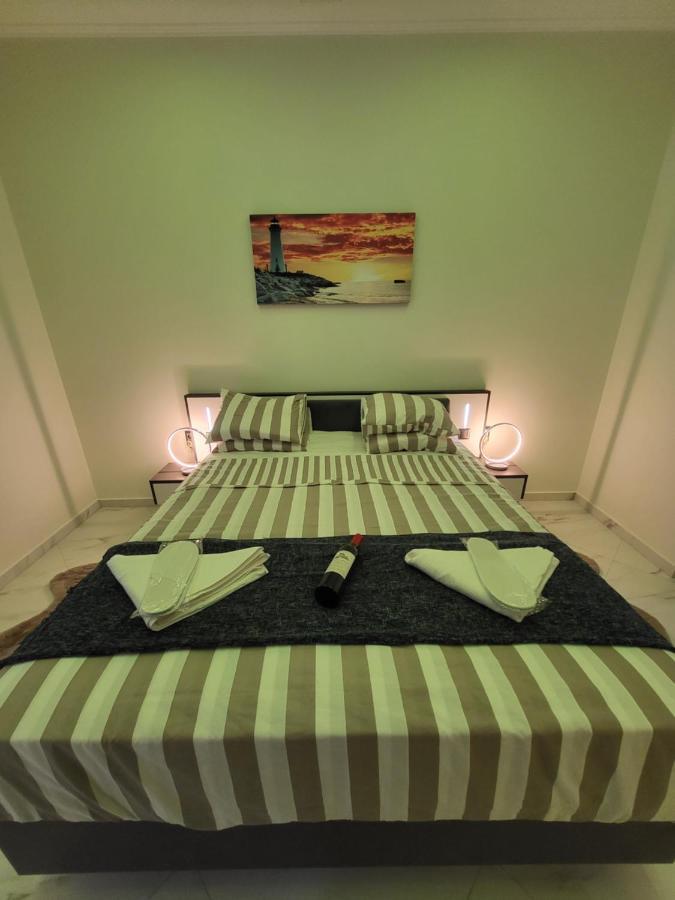 Romantic Deluxe Svite Wise Jacuzzi And Sauna Athens Exterior photo