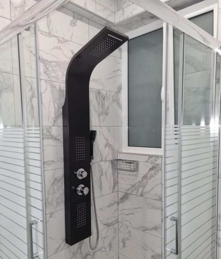 Romantic Deluxe Svite Wise Jacuzzi And Sauna Athens Exterior photo