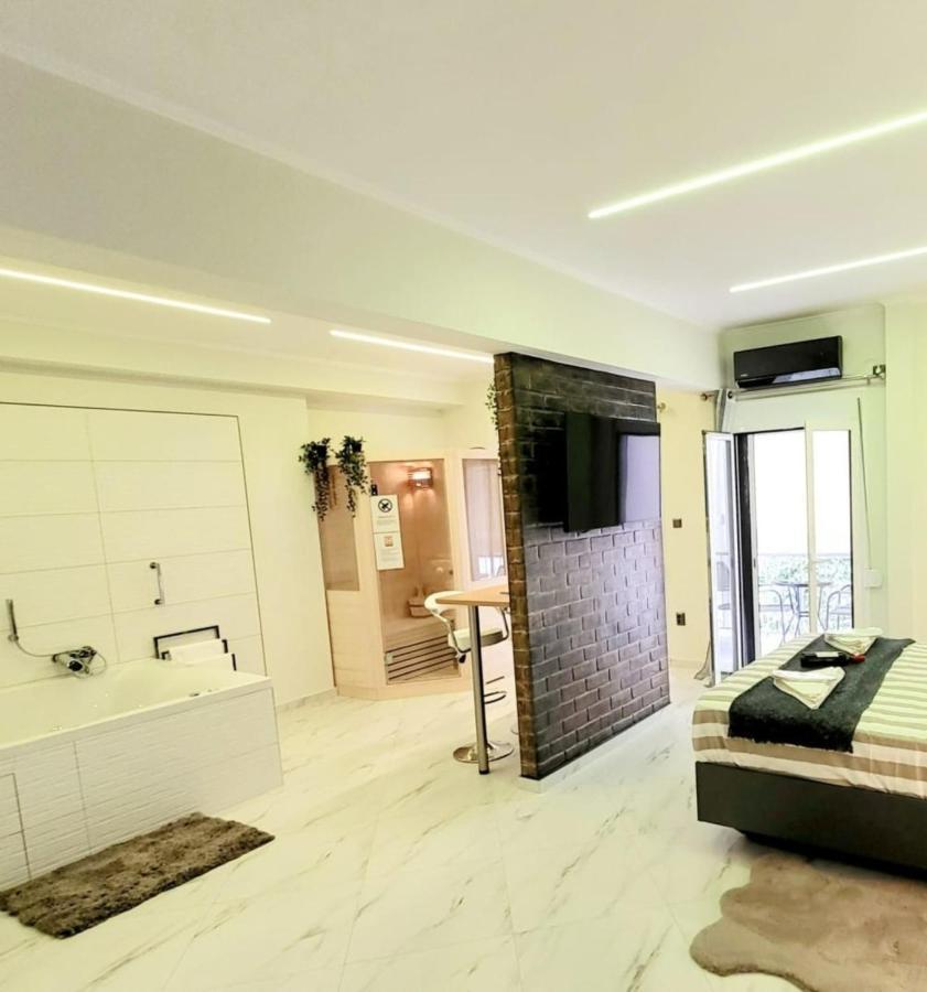 Romantic Deluxe Svite Wise Jacuzzi And Sauna Athens Exterior photo